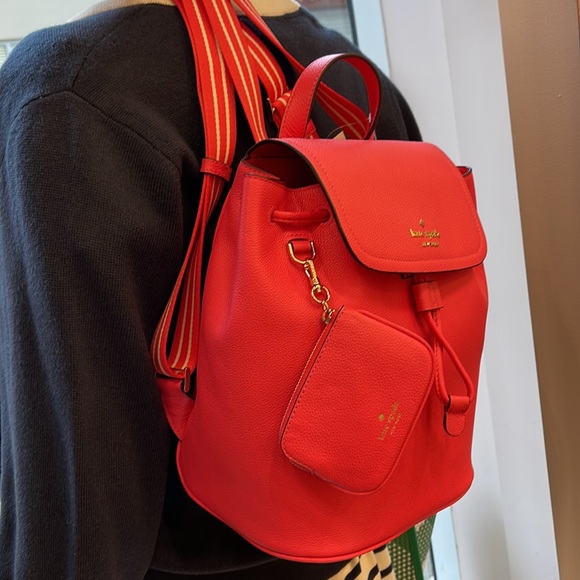 Kate Spade Rosie Medium Flap Backpack
K8714 pebbled leather Pink Pepper
NWT - Picture 16 of 16